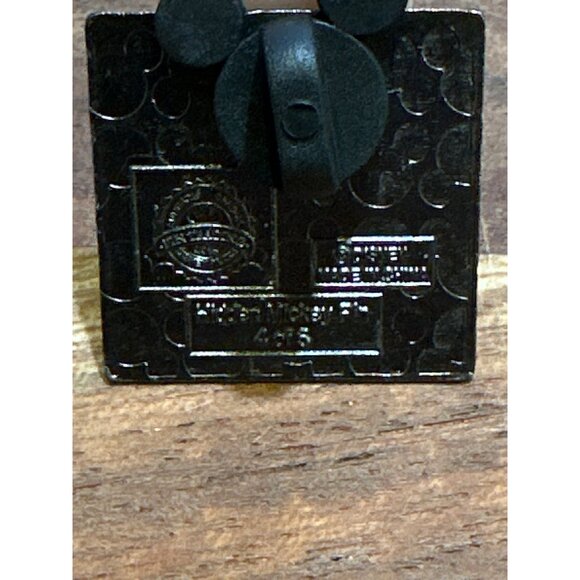 Oswald The Lucky Rabbit Disney Pin Hidden Mickey Trading Pin Authentic 2016 - Picture 4 of 6